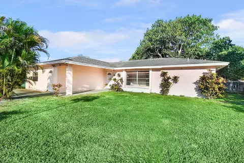 2652 Iroquois Ave, Fort Pierce, FL 34946