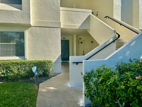 5819 Parkwalk Dr, Boynton Beach, FL 33472