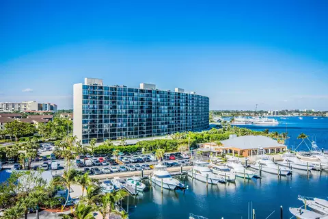 120 Lakeshore Dr #735, North Palm Beach, FL 33408