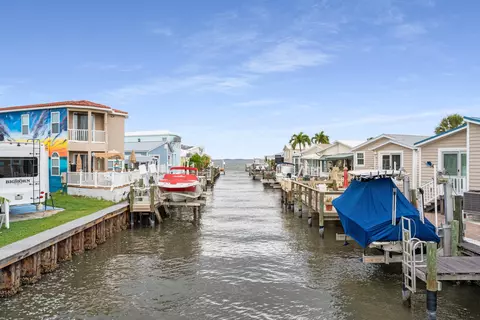140 Nettles Blvd, Jensen Beach, FL 34957