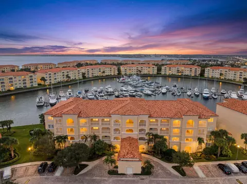 9 Harbour Isle Dr E #305, Hutchinson Island, FL 34949