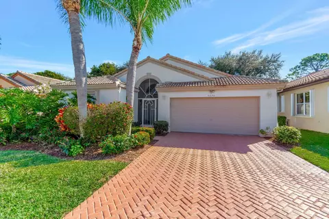 5670 Swaying Palm Ln, Boynton Beach, FL 33437