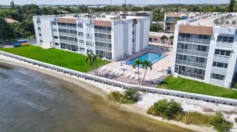 1502 S Lakeside Dr #118, Lake Worth Beach, FL 33460