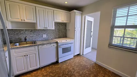 2950 N Palm Aire Dr #604, Pompano Beach, FL 33069