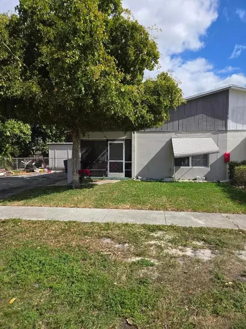 2396 Daphne Dr, West Palm Beach, FL 33415