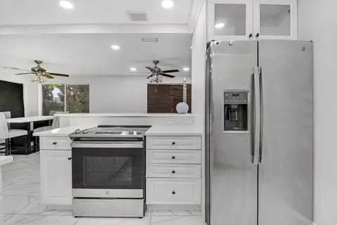 935 Orange Dr, Lake Park, FL 33403