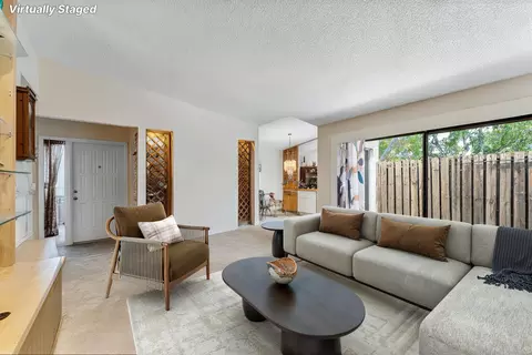 11 Meadows Dr, Boynton Beach, FL 33436