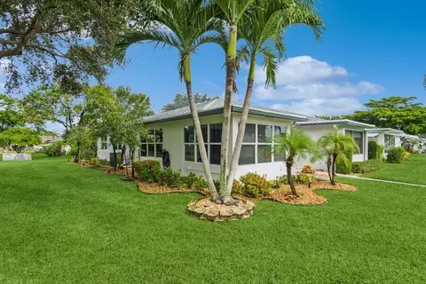 1230 S Drive Way #A, Delray Beach, FL 33445