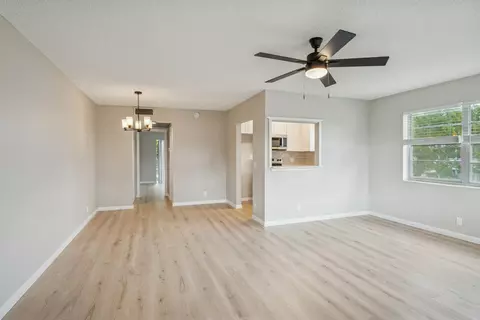 244 Camden J, West Palm Beach, FL 33417