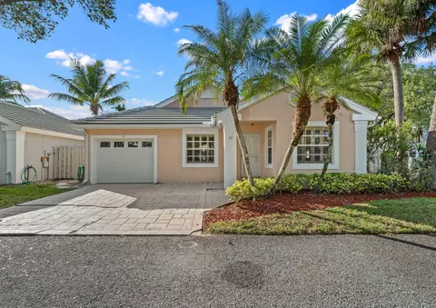 28 Governors Ct, Palm Beach Gardens, FL 33418