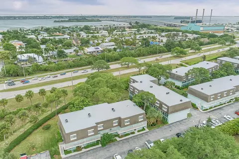 1901 Indian River Blvd #206, Vero Beach, FL 32960