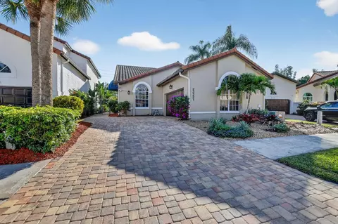 23221 Via Stel, Boca Raton, FL 33433