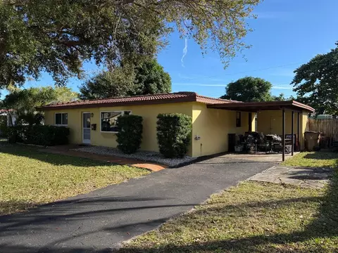 812 SE 13th Ct, Deerfield Beach, FL 33441