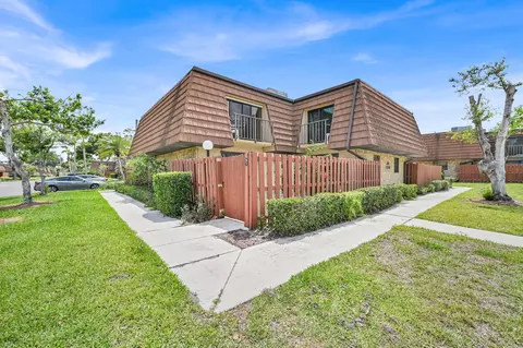 1458 N Lawnwood Cir #26D, Fort Pierce, FL 34950