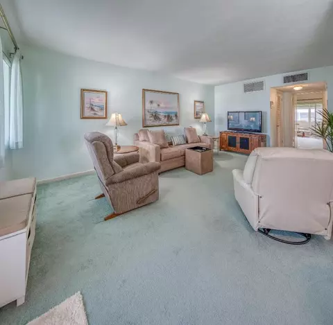 2004 Lake Osborne #14, Lake Worth Beach, FL 33461