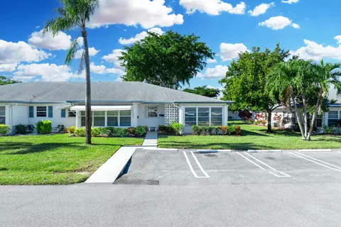 1200 S Drive Cir #D, Delray Beach, FL 33445