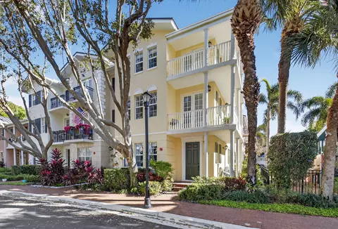 1037 W Heritage Club Cir, Delray Beach, FL 33483