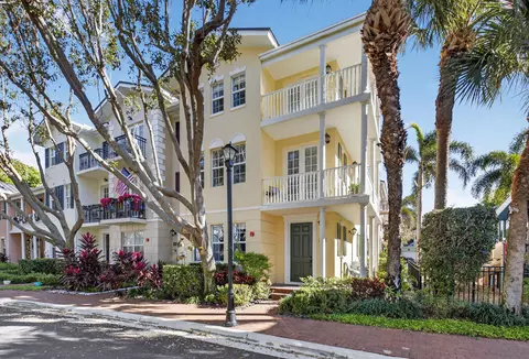 1037 W Heritage Club Cir, Delray Beach, FL 33483