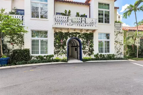 236 Phipps Plz #201, Palm Beach, FL 33480