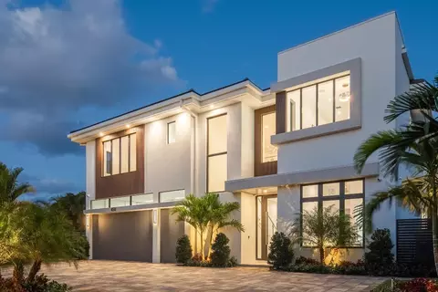 450 NE Spanish Ct, Boca Raton, FL 33432