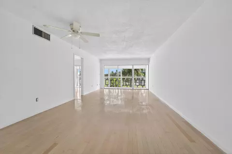 Living - 331 Tequesta Dr #224, Tequesta, FL 33469 photo 1 of 3