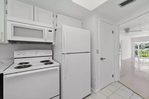 Kitchen - 331 Tequesta Dr #224, Tequesta, FL 33469 photo 3 of 3
