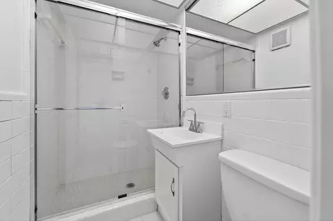 Bath - 331 Tequesta Dr #224, Tequesta, FL 33469 photo 2 of 5