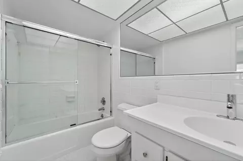 Bath - 331 Tequesta Dr #224, Tequesta, FL 33469 photo 5 of 5