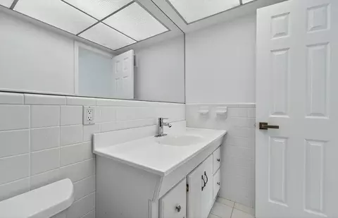 Bath - 331 Tequesta Dr #224, Tequesta, FL 33469 photo 3 of 5