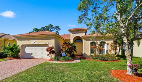 5427 Place Lake Dr, Fort Pierce, FL 34951