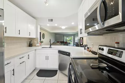 23380 Carolwood Ln #202, Boca Raton, FL 33428