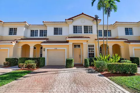 7361 Briella Dr, Boynton Beach, FL 33437