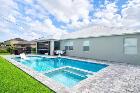 941 SW Mcelroy Ave, Port Saint Lucie, FL 34953