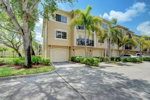 300 Crestwood Ct N #307, Royal Palm Beach, FL 33411