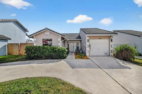 6024 Strawberry Lakes Cir, Lake Worth, FL 33463