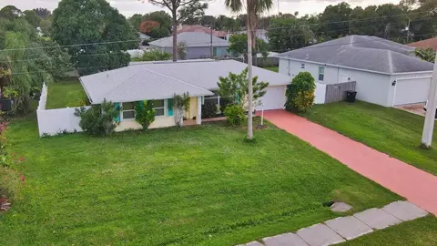 772 SE Thornhill Dr, Port Saint Lucie, FL 34983