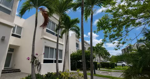 2461 NE 135th St, North Miami, FL 33181