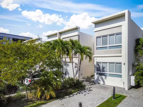 2461 NE 135th St, North Miami, FL 33181