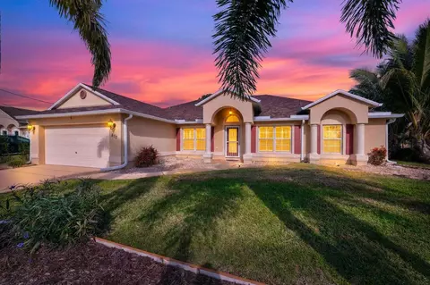 837 SW Hamberland Ave, Port Saint Lucie, FL 34953