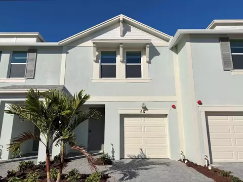 617 Salisbury Cir, Fort Pierce, FL 34982