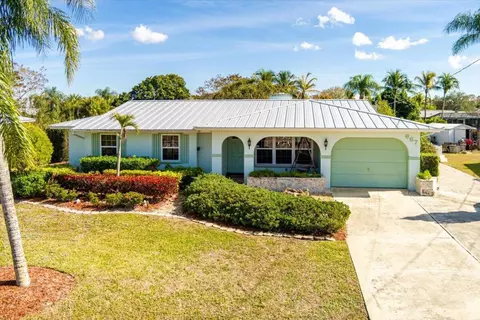 667 SE Harborview Dr, Port Saint Lucie, FL 34983
