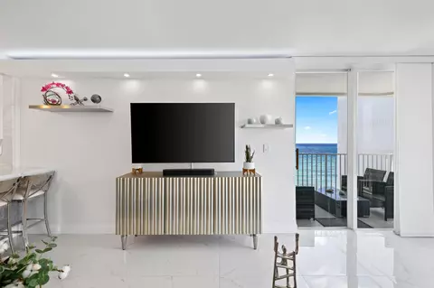 3580 S Ocean 6d Blvd #6D, South Palm Beach, FL 33480
