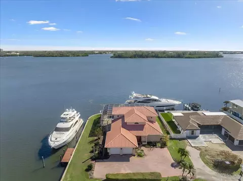 2 Seahorse Ln, Vero Beach, FL 32960
