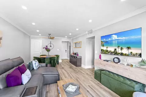 236 Castlewood Dr #204, North Palm Beach, FL 33408