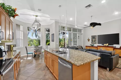 9842 Via Elegante, Wellington, FL 33411