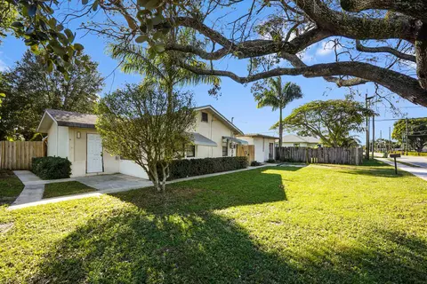 3858 Lakewood Rd, Palm Springs, FL 33461