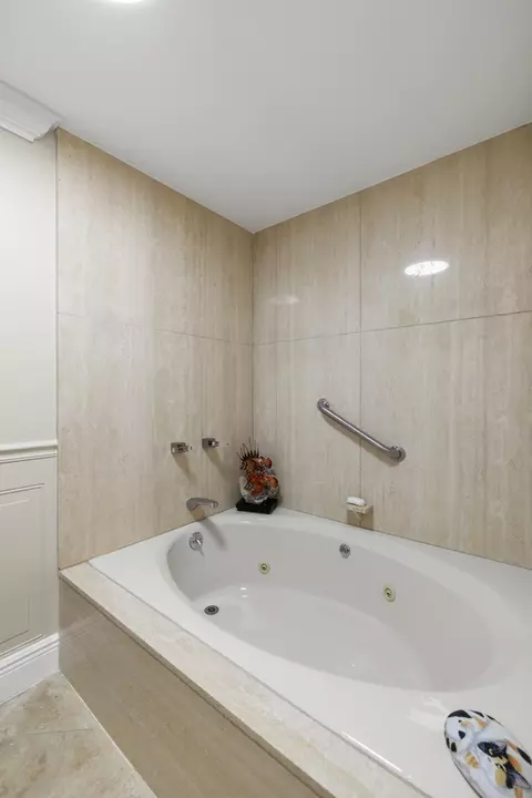 Bath - 1701 NE Ocean Blvd #103, Stuart, FL 34994 photo 3 of 5
