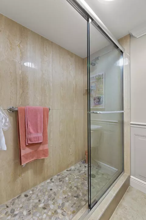 Bath - 1701 NE Ocean Blvd #103, Stuart, FL 34994 photo 2 of 5