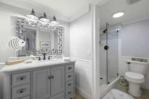 Bath - 1701 NE Ocean Blvd #103, Stuart, FL 34994 photo 4 of 5