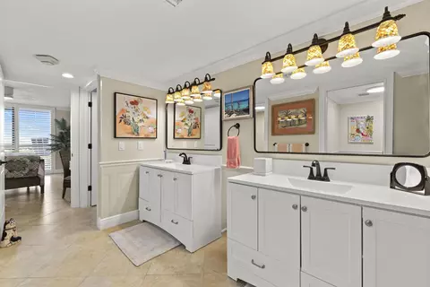 Bath - 1701 NE Ocean Blvd #103, Stuart, FL 34994 photo 1 of 5